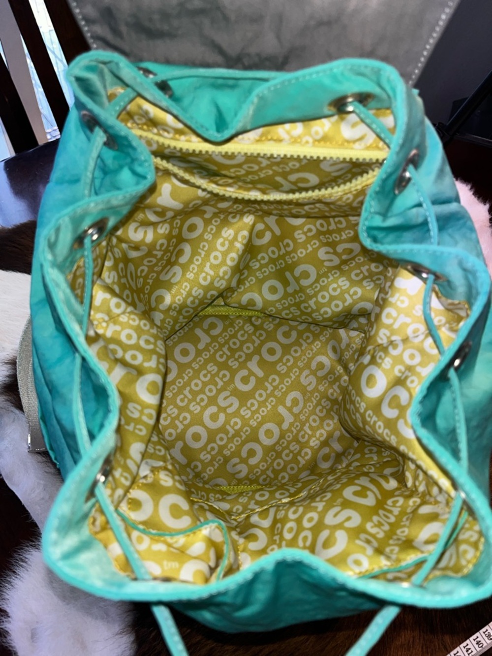 CROCS Turquoise Drawstring Backpack with Striped Front Pocket - Picture 4 of 7